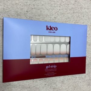 Kleo Kolor Gel Strip salon diy nails: pearl glam